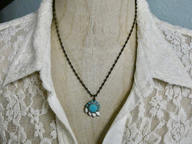 One of a Kind Sweet dainty Vintage Necklace