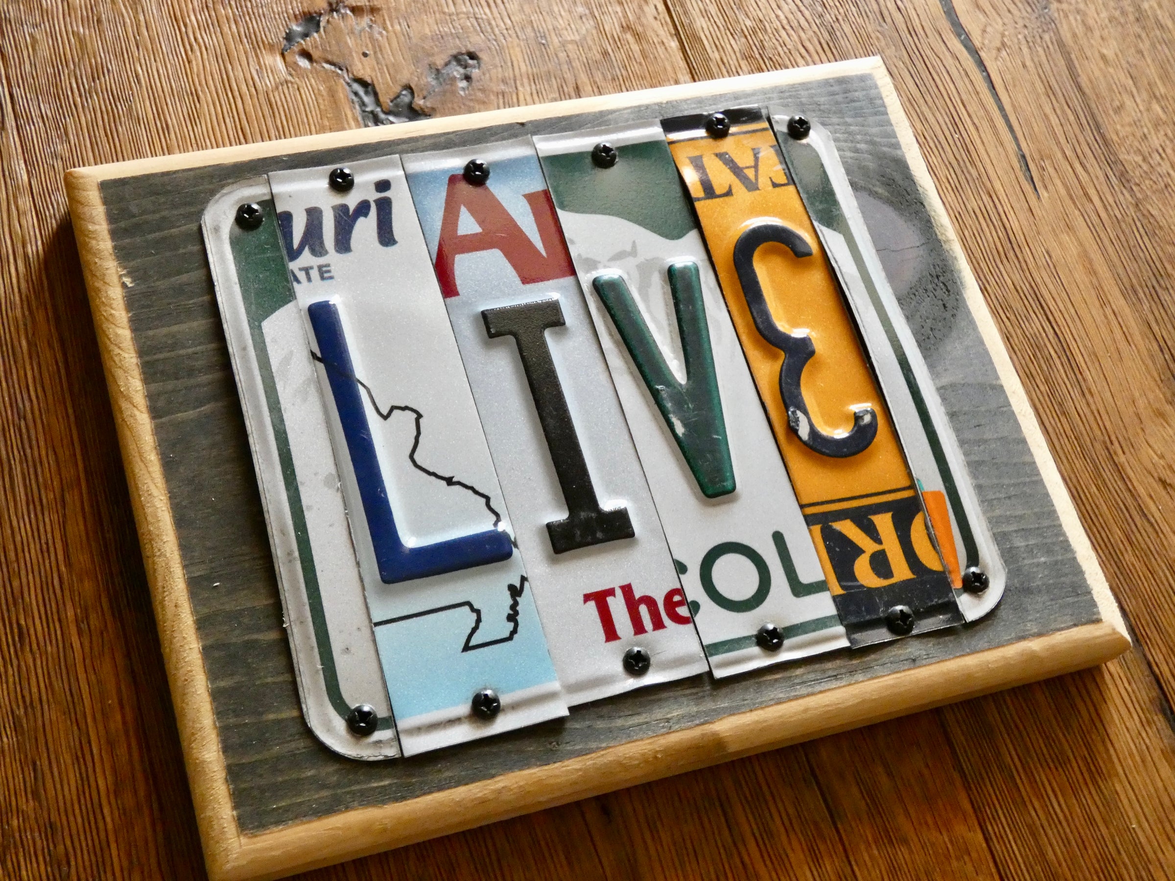 LIVE Custom License Plate Sign