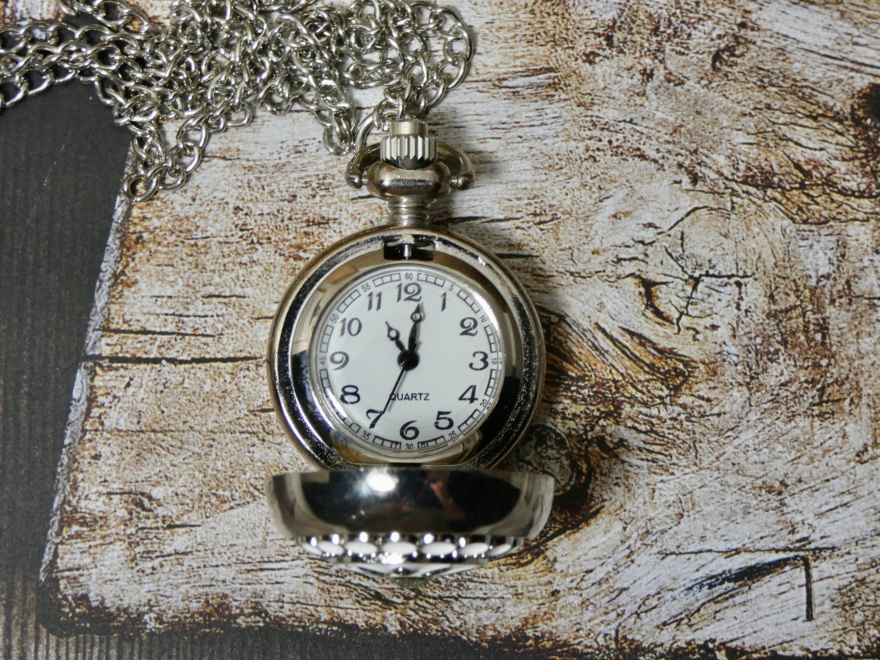 Round Watch Gear Pendant Necklace - Blue Pendulum Jewelries