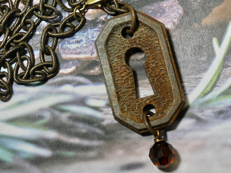 Vintage Chunky Key Hole Necklace