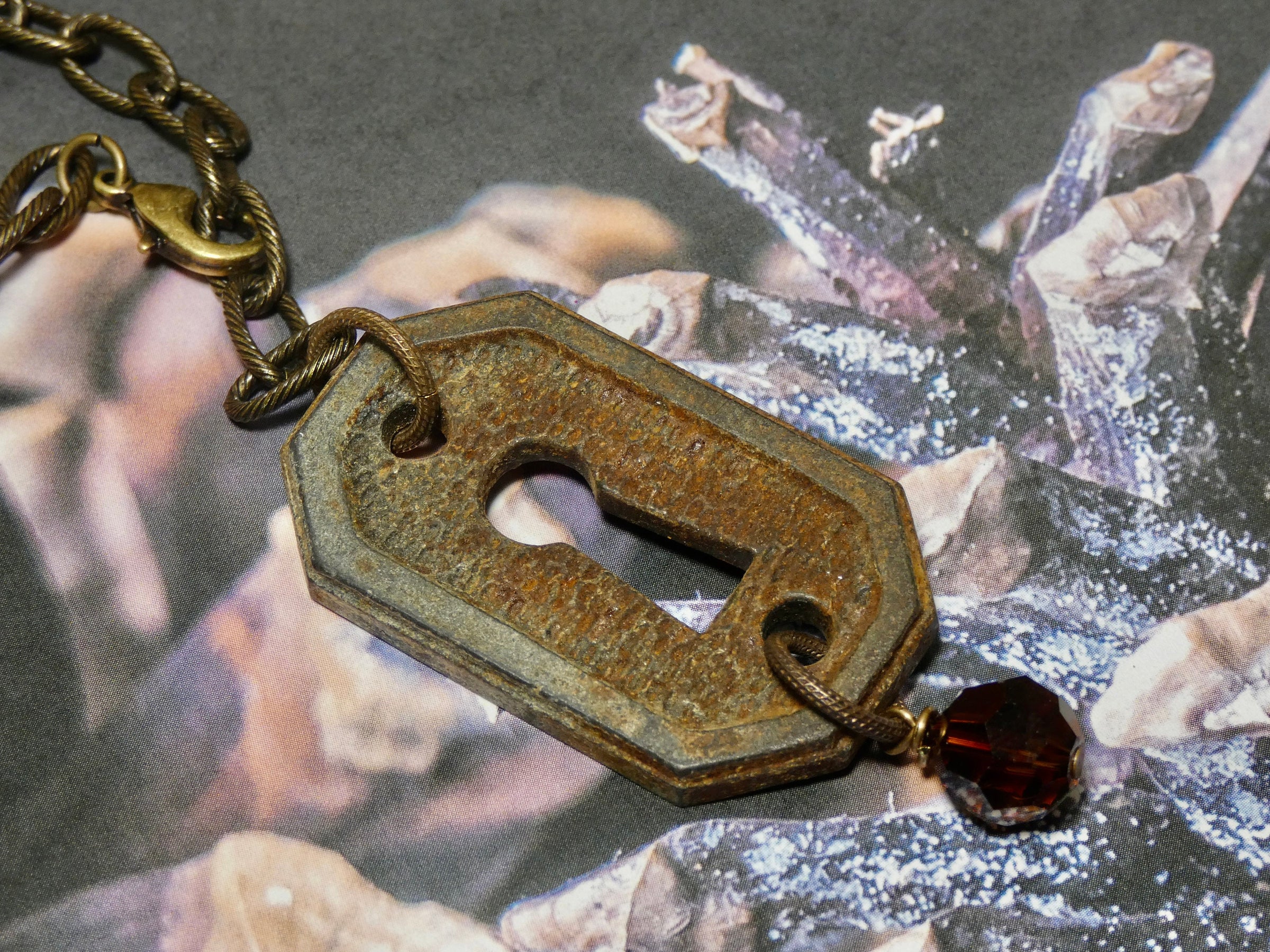 Vintage Chunky Key Hole Necklace