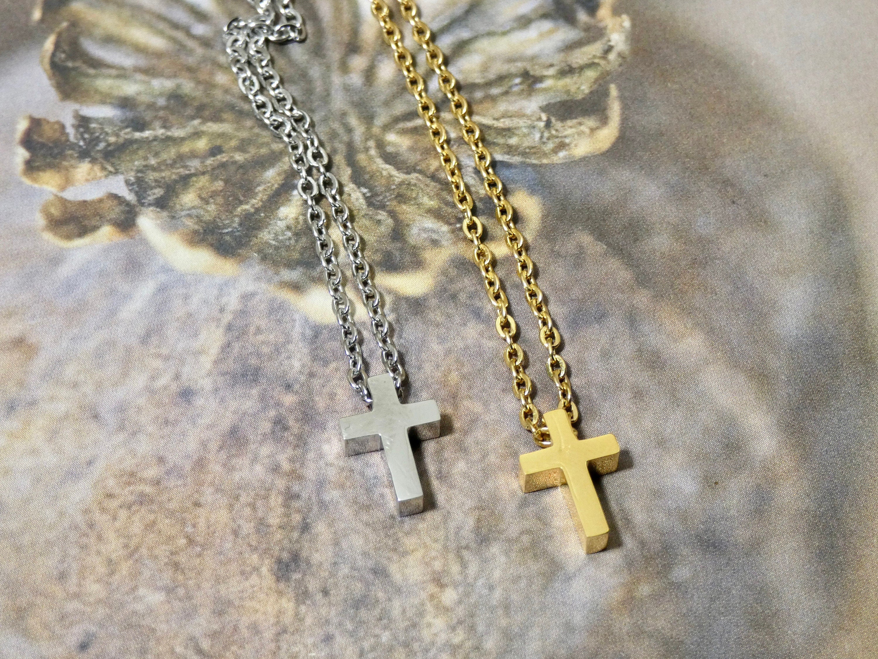 Amazon.com: DEARMAY Gold Cross Necklaces for Women Girls, Dainty Gold Cross  Choker Necklace for Women Simple Small Gold Cross Pendant Neckalce Jewelry  for Women Girls Gift: Clothing, Shoes & Jewelry