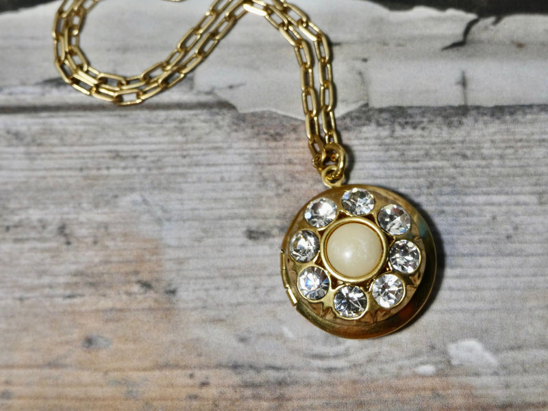 Vintage Gold Round Locket Necklace