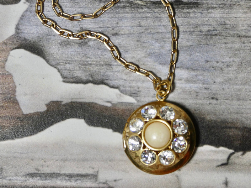 Vintage Gold Round Locket Necklace
