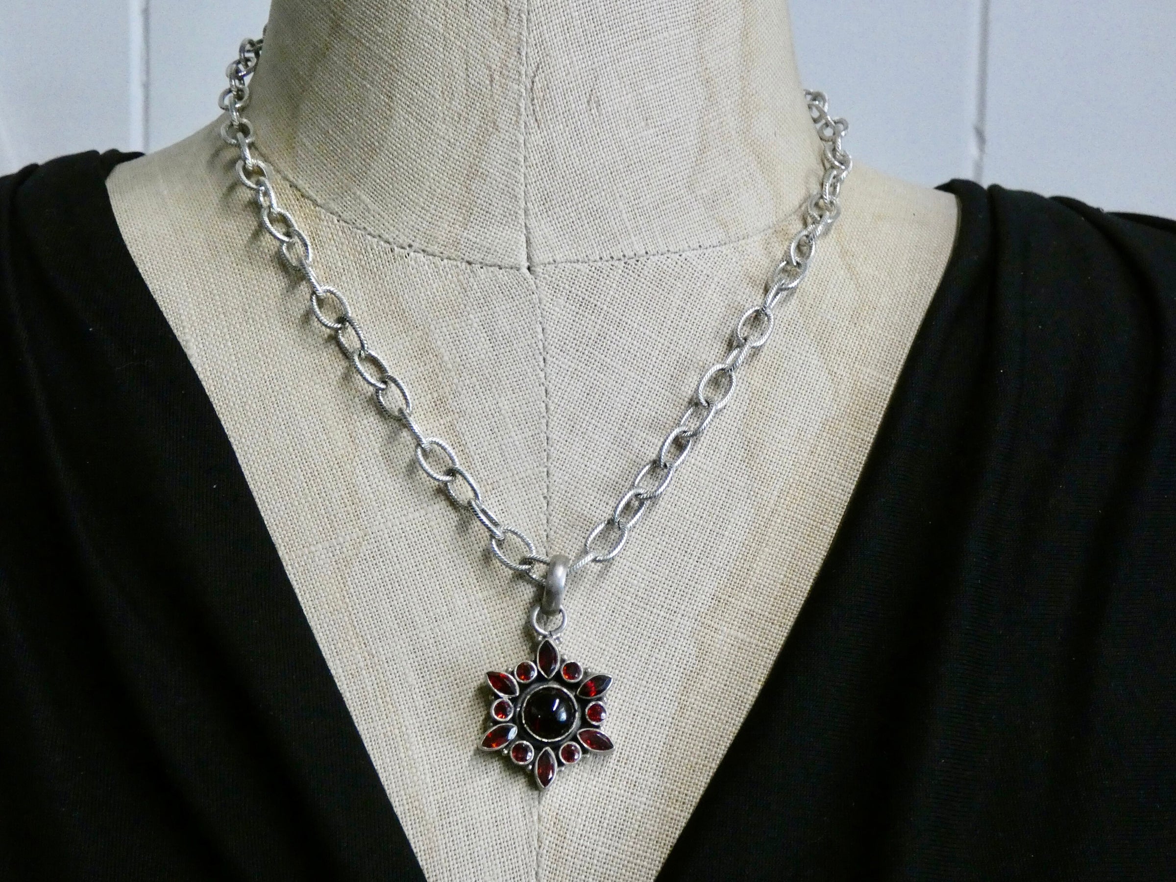Garnet gemstone necklace beautiful starburst design