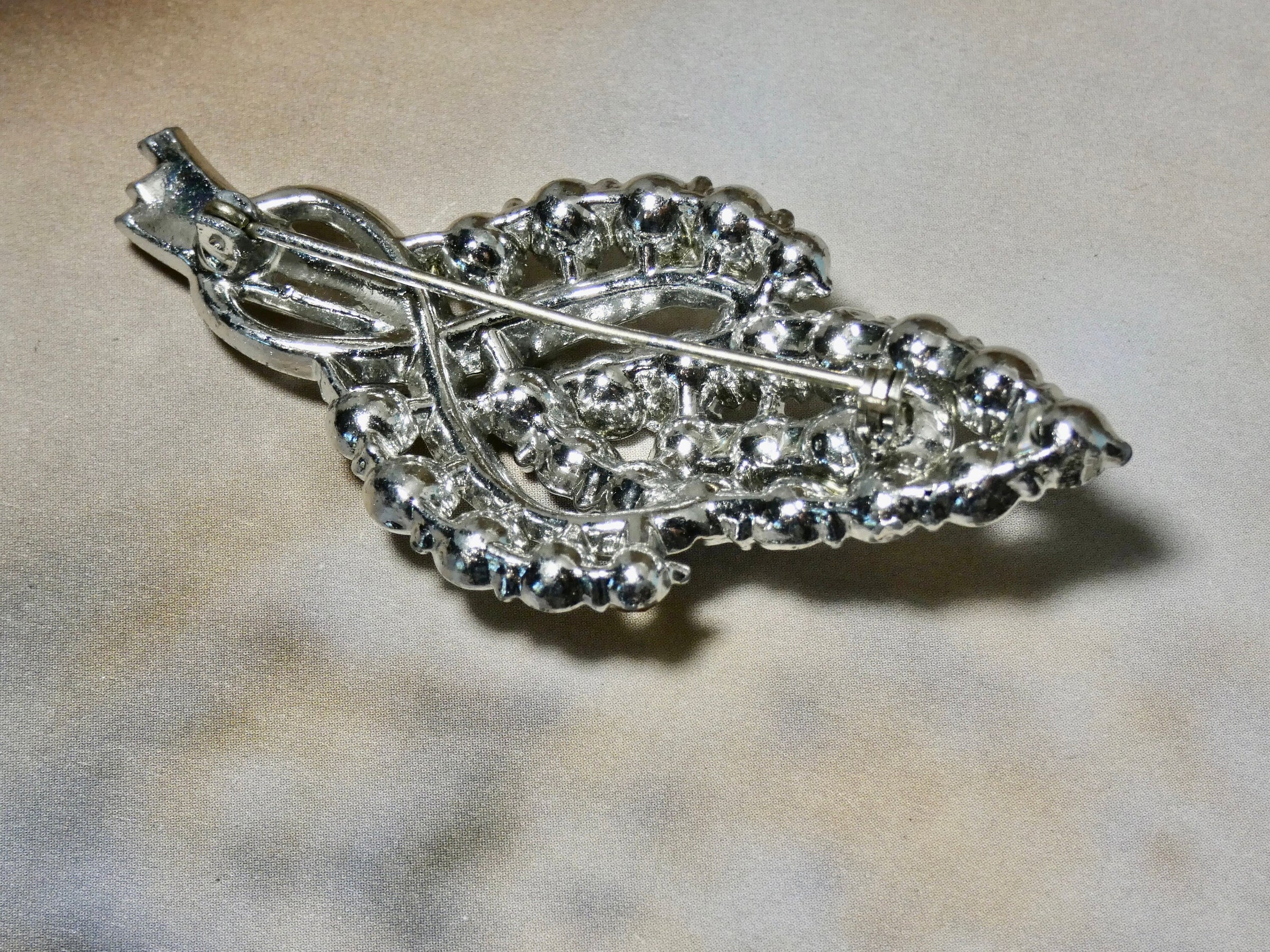 Vintage rhinestone crystal pin