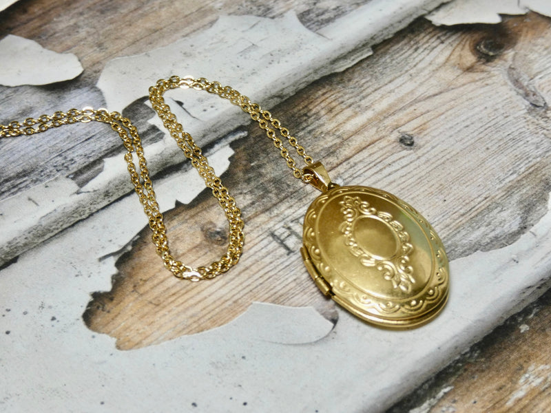 Locket Necklace, Gold Oval Picture locket