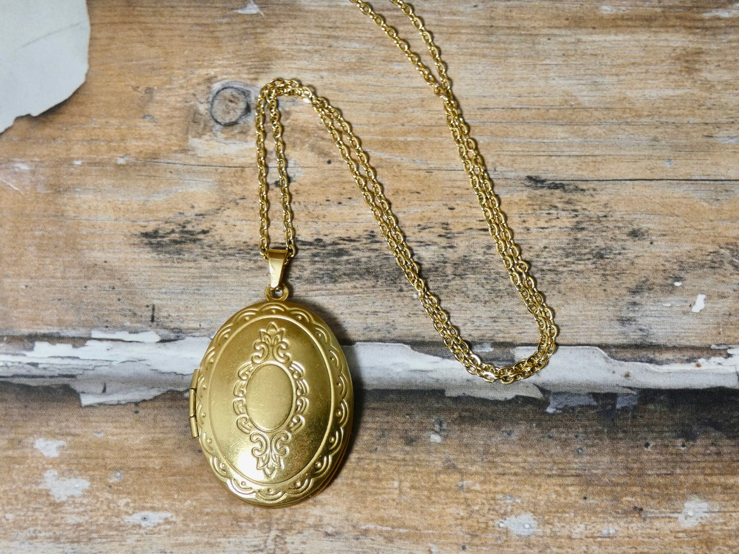 Locket Necklace, Gold Oval Picture locket
