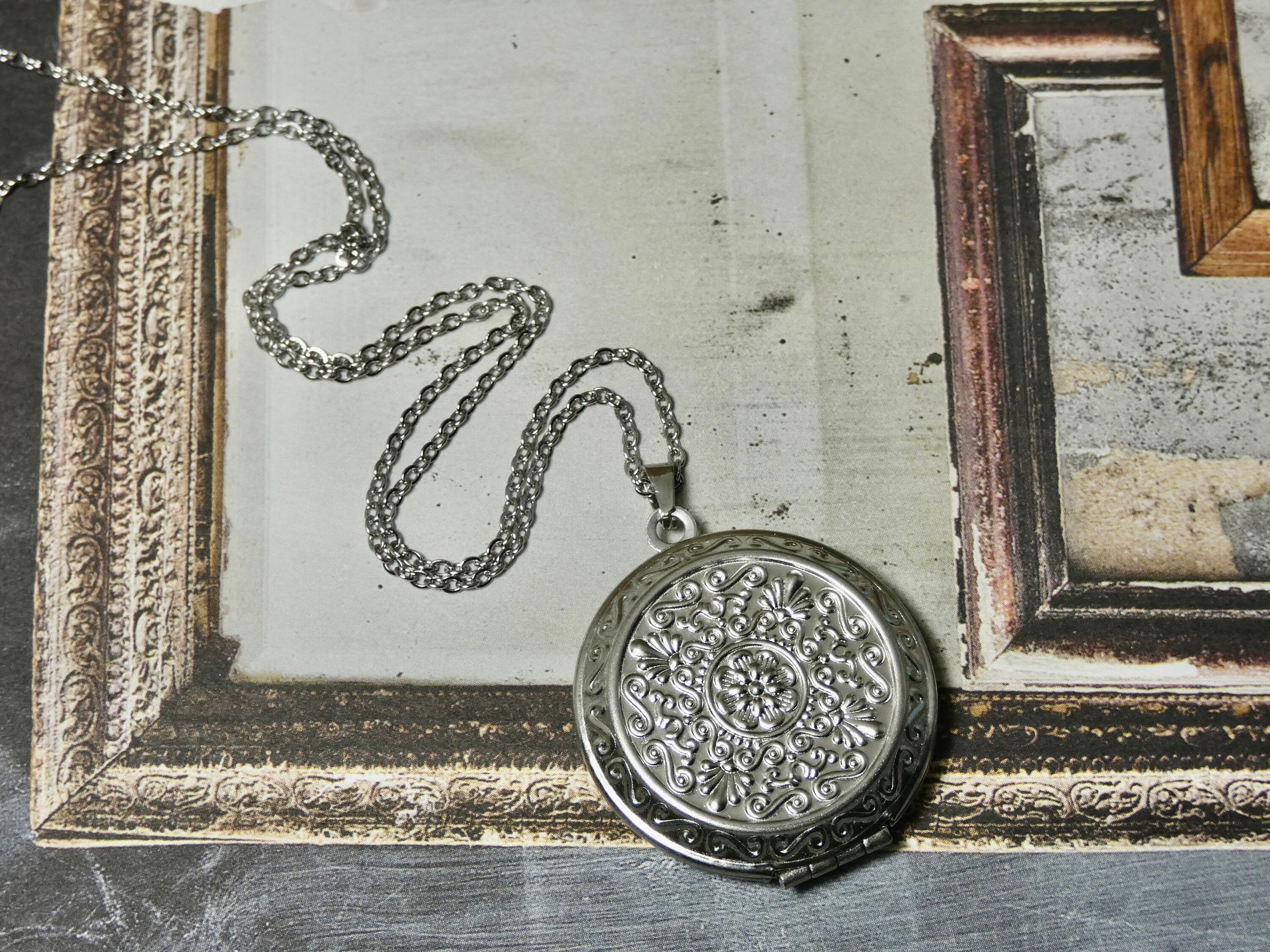 Circle Locket Necklace, Large round picture locket